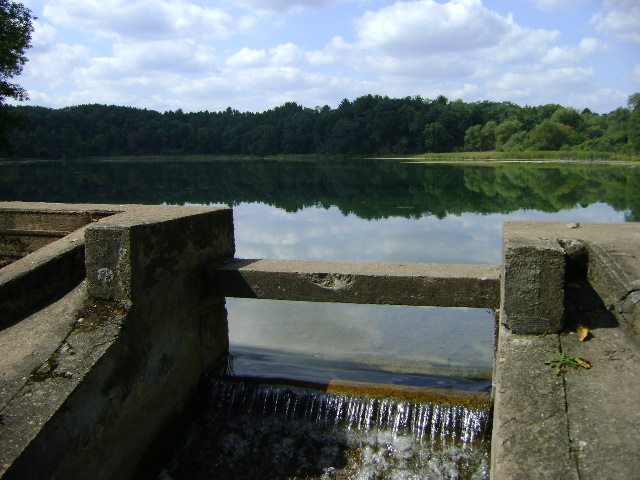 Fountain Lake is one of the headwaters to the Chain O' lakes. Emmons Creek starts there below the dam and meanders about 9 miles East to where it empties into Long Lake on The Chain O' Lakes.